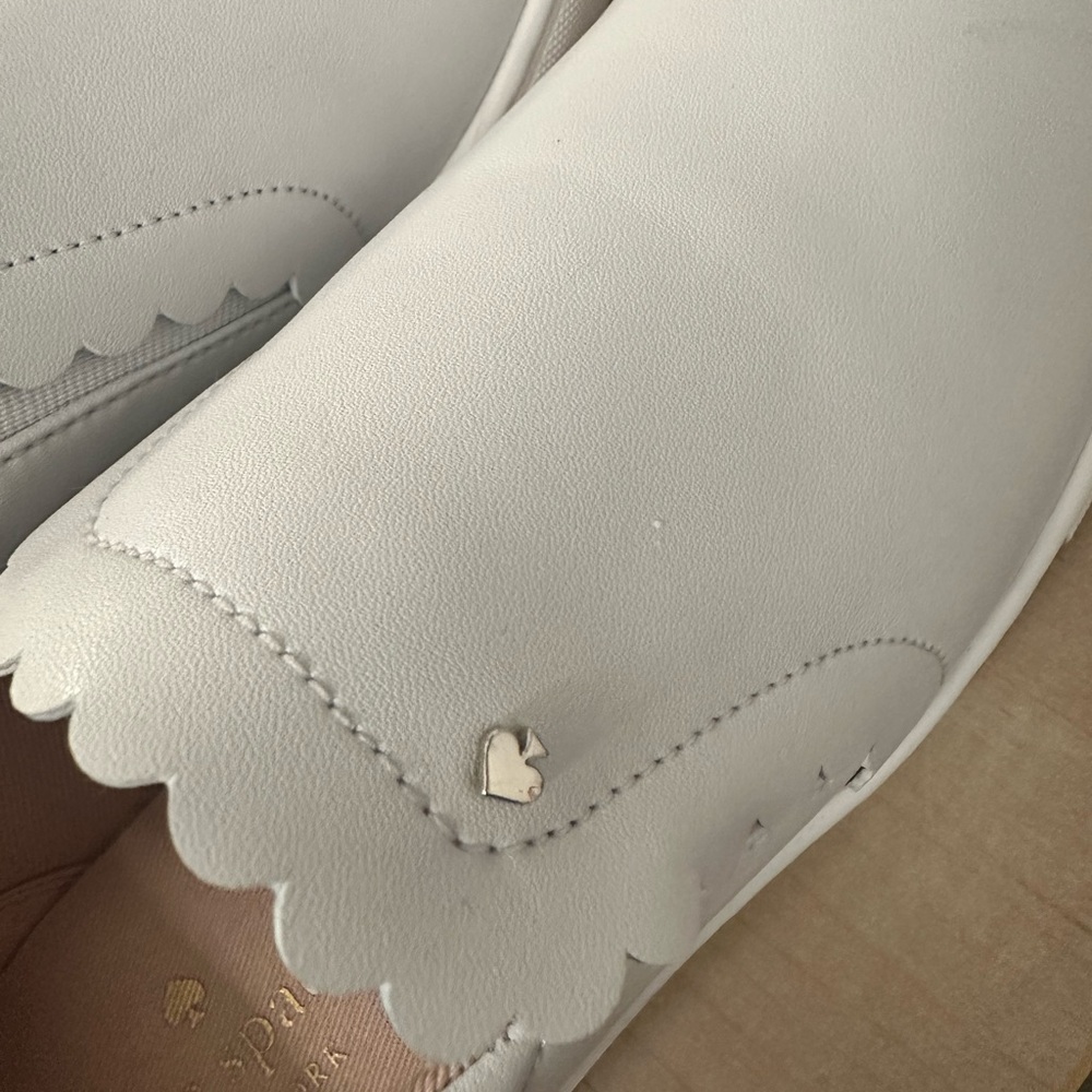 Adorable Kate Spade scalloped edge slip ons - Picture 9 of 9